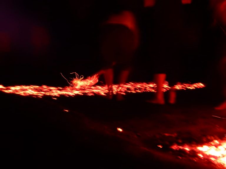 Magie & Schönheit beim Feuerlauf